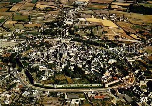 AK / Ansichtskarte Guerande Vue generale aerienne de la Vieile Ville Eglise St Aubin et les remparts Guerande