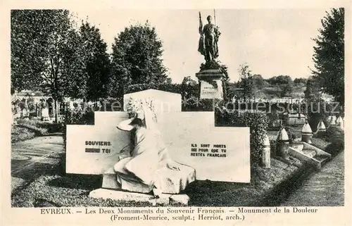 AK / Ansichtskarte Evreux Deux Monuments du Souvenir Francais Monument de la Douleur Evreux