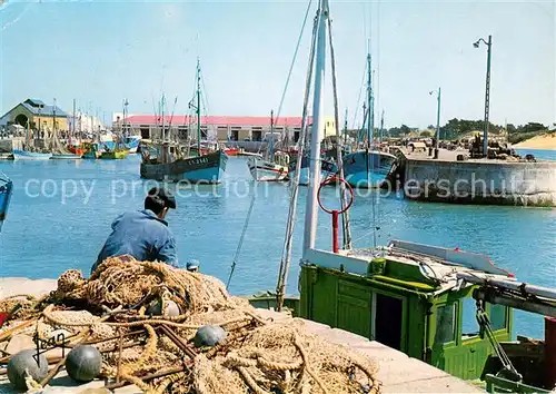 AK / Ansichtskarte Croix_de_Vie_Vendee Au fond la nouvelle criee Croix_de_Vie_Vendee