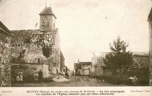 AK / Ansichtskarte Reuves Au milieu des marais de St Gond La rue principale le clocher de lEglise laboure par les obus allemands Reuves