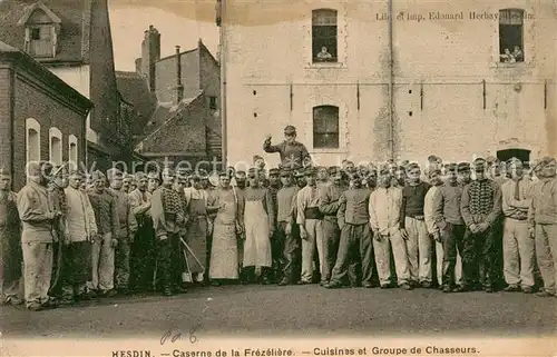 AK / Ansichtskarte Hesdin Caserne de la Frezeliere Cuisines et Groupe de Chasseurs Hesdin