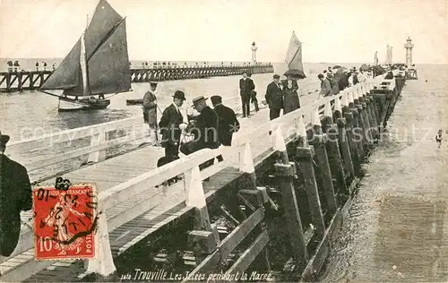 AK / Ansichtskarte Trouville sur Mer Les Jetees pendant la maree Trouville sur Mer
