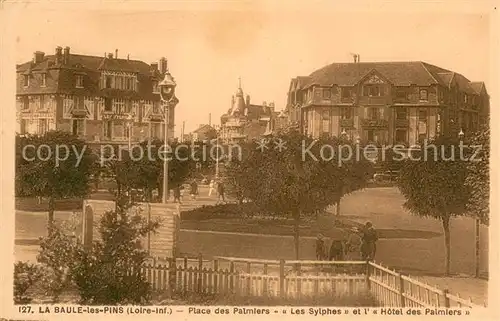 AK / Ansichtskarte La_Baule les Pins Place des Palmiers Les Sylphes Hotel des Palmiers La_Baule les Pins