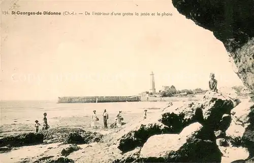 AK / Ansichtskarte Saint Georges de Didonne De l interieur d une grotte la jetee et le phare Saint Georges de Didonne