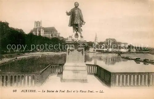 AK / Ansichtskarte Auxerre La Statue de Paul Bert et le Vieux Pont Auxerre