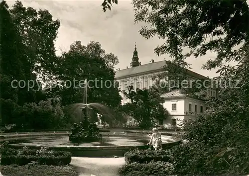 AK / Ansichtskarte Kromeriz_Kremsier_Czechia Brunnen Park Schloss 