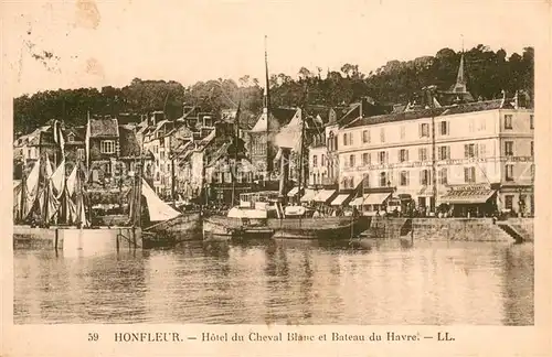 AK / Ansichtskarte Honfleur Hotel du Cheval Blanc et Bateau du Havre Honfleur