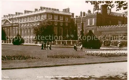 AK / Ansichtskarte Richmond_upon_Thames East front of Hampton Court Palace 
