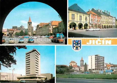 AK / Ansichtskarte Jicin Gottwaldovo namesti se zamkem a Valdickou branou Historicke domy Start hotel Administrativni budova Jicin