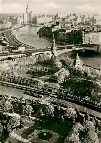 AK / Ansichtskarte Moscow_Moskva Blick vom Glockenturm im Kreml auf die grosse Kamenjew Bruecke Moscow Moskva