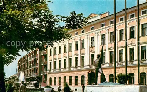 AK / Ansichtskarte Kossuth Lajos Platz Arbeiterbewegungsdenkmal Kossuth