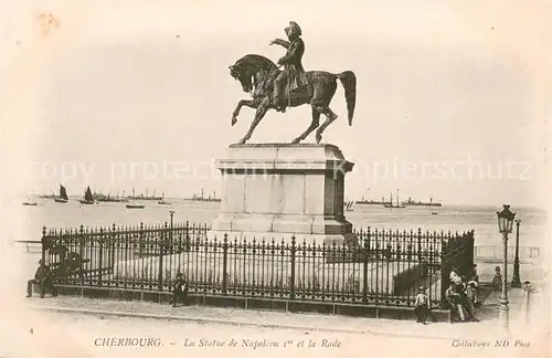 AK / Ansichtskarte Cherbourg Statue de Napoleon 1er Monument et la Rade Cherbourg