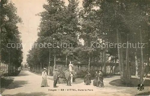 AK / Ansichtskarte Vittel Dans le parc Vittel