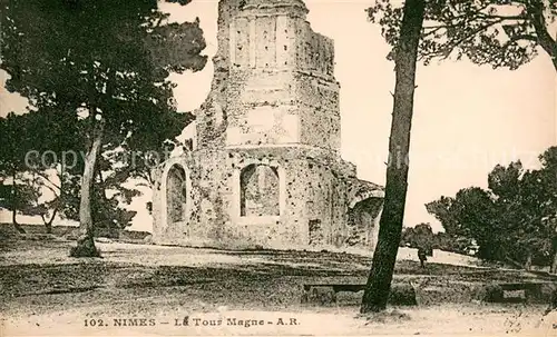 AK / Ansichtskarte Nimes La Tour Magne Nimes
