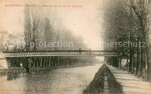 AK / Ansichtskarte Migennes Passerelle de la Gare de Laroche Migennes