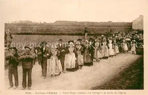 AK / Ansichtskarte Auray Trois noces reunies Le cortege a sa sortie de l eglise Mariage Hochzeit Auray