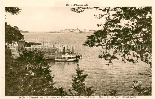 AK / Ansichtskarte Dinard_Ille_et_Vilaine_Bretagne Arrivee et Debarcadere des Vedettes Dans le lointain Saint Malo Dinard_Ille