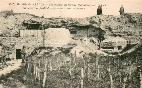 AK / Ansichtskarte Verdun_Meuse Casemates du fort de Douaumont en ruines au centre le poste de mitrailleur contre avions Verdun Meuse