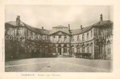 AK / Ansichtskarte Verdun_Meuse Eveche Cour d Honneur Verdun Meuse