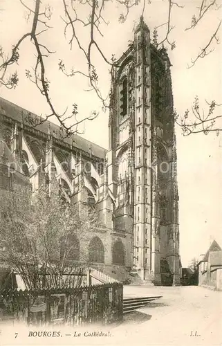 AK / Ansichtskarte Bourges La Cathedrale Bourges