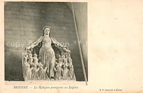 AK / Ansichtskarte Brienne_Saone et Loire La Religion protegeant ses enfants Statue 