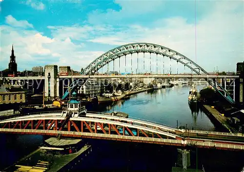 AK / Ansichtskarte Newcastle_upon_Tyne Swing Bridge and Tyne Bridge 