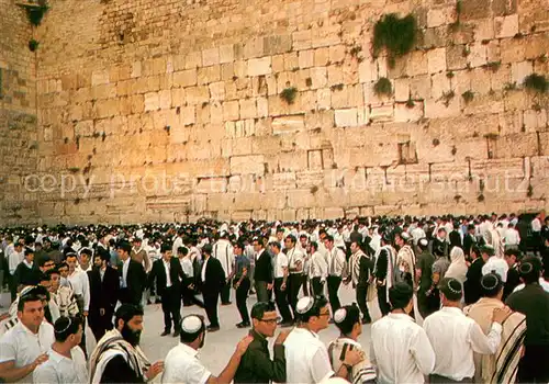 AK / Ansichtskarte Jerusalem_Yerushalayim Congregation at the Wailing Wall Jerusalem_Yerushalayim