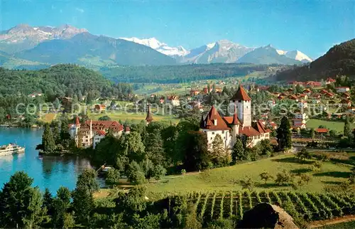 AK / Ansichtskarte Spiez_Thunersee_BE Schloss Spiez mit Bluemlisalp Spiez_Thunersee_BE
