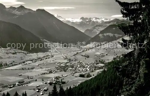 AK / Ansichtskarte Zweisimmen mit Wildstrubel Raezligletscher Gletscherhorn Rohrbachstein Zweisimmen