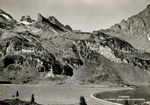 AK / Ansichtskarte Truebsee_OW mit Blick zum Jochpass Truebsee_OW