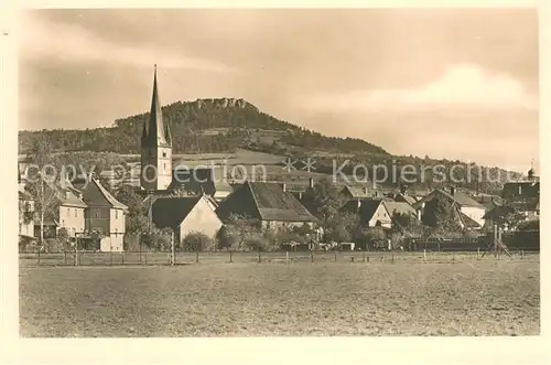 AK / Ansichtskarte Bad_Staffelstein Ortsansicht mit Kirche Blick zum Staffelberg Bad_Staffelstein