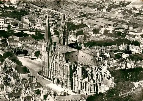 AK / Ansichtskarte Chartres_Eure_et_Loir La Cathedrale Vue aerienne Chartres_Eure_et_Loir