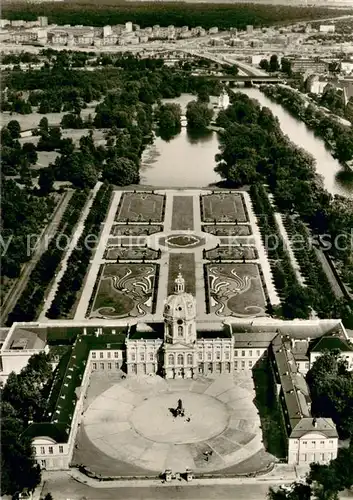 AK / Ansichtskarte Berlin Schloss Charlottenburg Mittelbauvon Nering mit Fluegelbauten Fliegeraufnahme Berlin