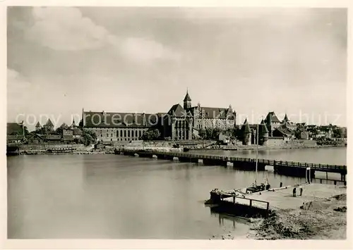 AK / Ansichtskarte Marienburg_Westpreussen Blick ueber die Nogat zum Schloss des deutschen Ritterordens Marienburg_Westpreussen