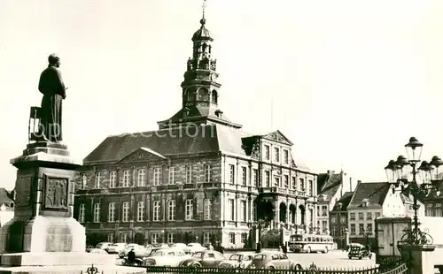 AK / Ansichtskarte Maastricht Marktplatz met Stadhuis en Standbeeld Minckelers Maastricht