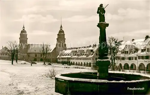 AK / Ansichtskarte Freudenstadt Marktplatz Brunnen Kirche Freudenstadt