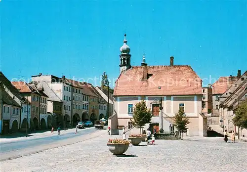 AK / Ansichtskarte Lubomierz Ratusz i podcienniowe kamieniczki w rynku 