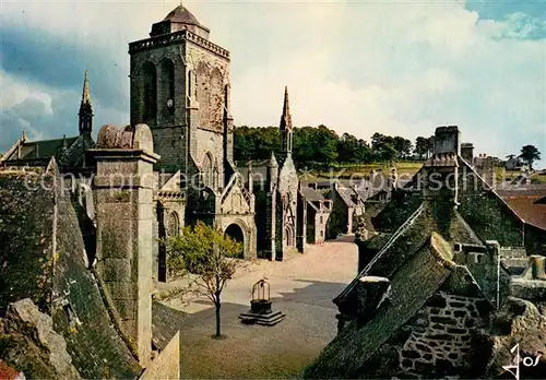 AK / Ansichtskarte Locronan Place de l eglise du XVe siecle vieilles maisons des tisserands Locronan