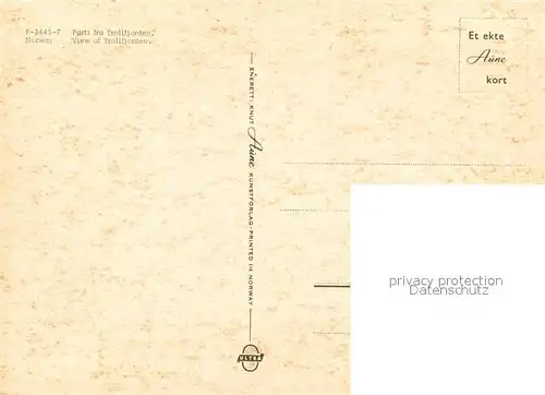 AK / Ansichtskarte Trollfjord Bootsanleger Fjord Fischkutter Berge Trollfjord