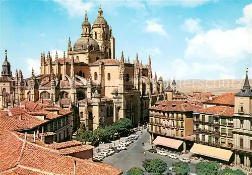 AK / Ansichtskarte Segovia Plaza del General Franco y Catedral Segovia