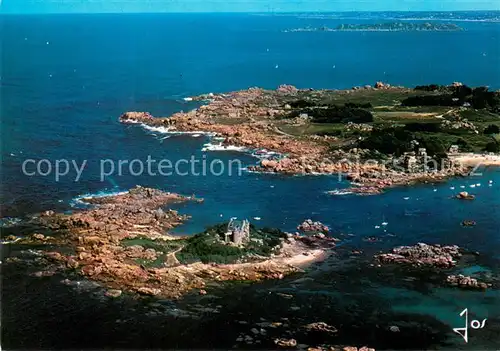 AK / Ansichtskarte Ploumanach Le chateau de Costaeres les rochers et le phare Vue aerienne Ploumanach