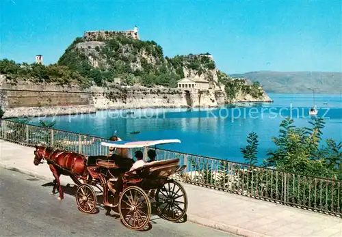AK / Ansichtskarte Korfu_Corfu Pferdedroschke Blick zur alten Burg Festung Kueste Korfu Corfu