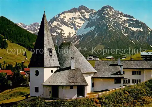 AK / Ansichtskarte Hirschegg_Kleinwalsertal_Vorarlberg Ev Kirche mit Elferkopf und Zwoelferkopf Hirschegg_Kleinwalsertal