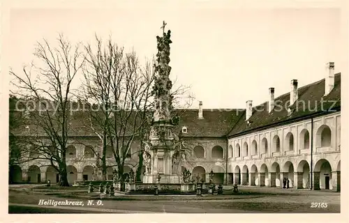AK / Ansichtskarte Heiligenkreuz_Niederoesterreich Kloster Brunnen Heiligenkreuz