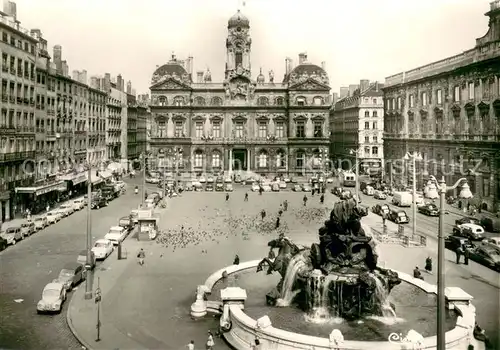AK / Ansichtskarte Lyon_France Hotel de Ville Place des Terreaux Fontaine Bartholdi Lyon France