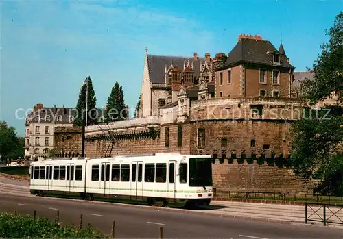 AK / Ansichtskarte Nantes_Loire_Atlantique Le nouveau Tramway devant le Chateau des Ducs de Bretagne Nantes_Loire_Atlantique