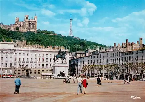AK / Ansichtskarte Lyon_France Place Bellecour Monument Chateau Tour Lyon France