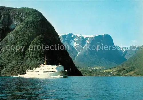 AK / Ansichtskarte Sognefjord MV Komandoren a Fresvik Dampfer Berge Sognefjord