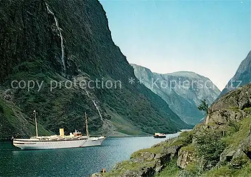 AK / Ansichtskarte Sogn Naeroyfjord Dampfer Berge 