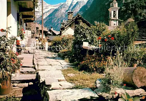 AK / Ansichtskarte Sonogno Dorfmotiv mit Blick zur Kirche Sonogno